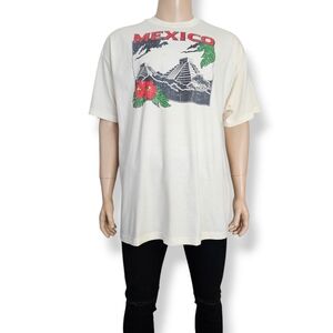 Mexico Ivory, Red & Black Aztec Pyramid Graphic Print T-Shirt Size XL